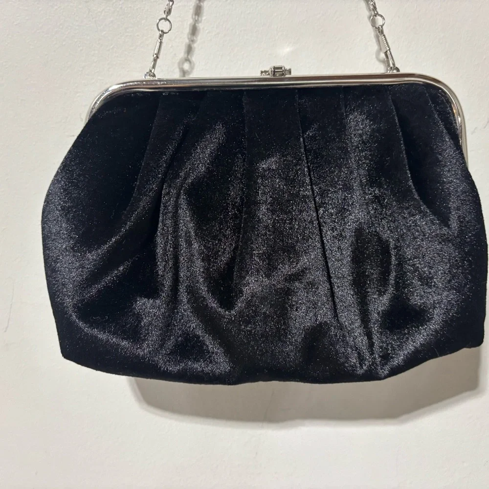 ❤️Laila Rowe Black & Gray Velvet Evening Bag - Picture 3 of 6
